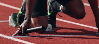 正在进行中的NBA季后赛直播界面，显示比分与球员数据