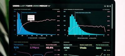 NBA球员数据仪表盘，显示得分、篮板、助攻等高级数据